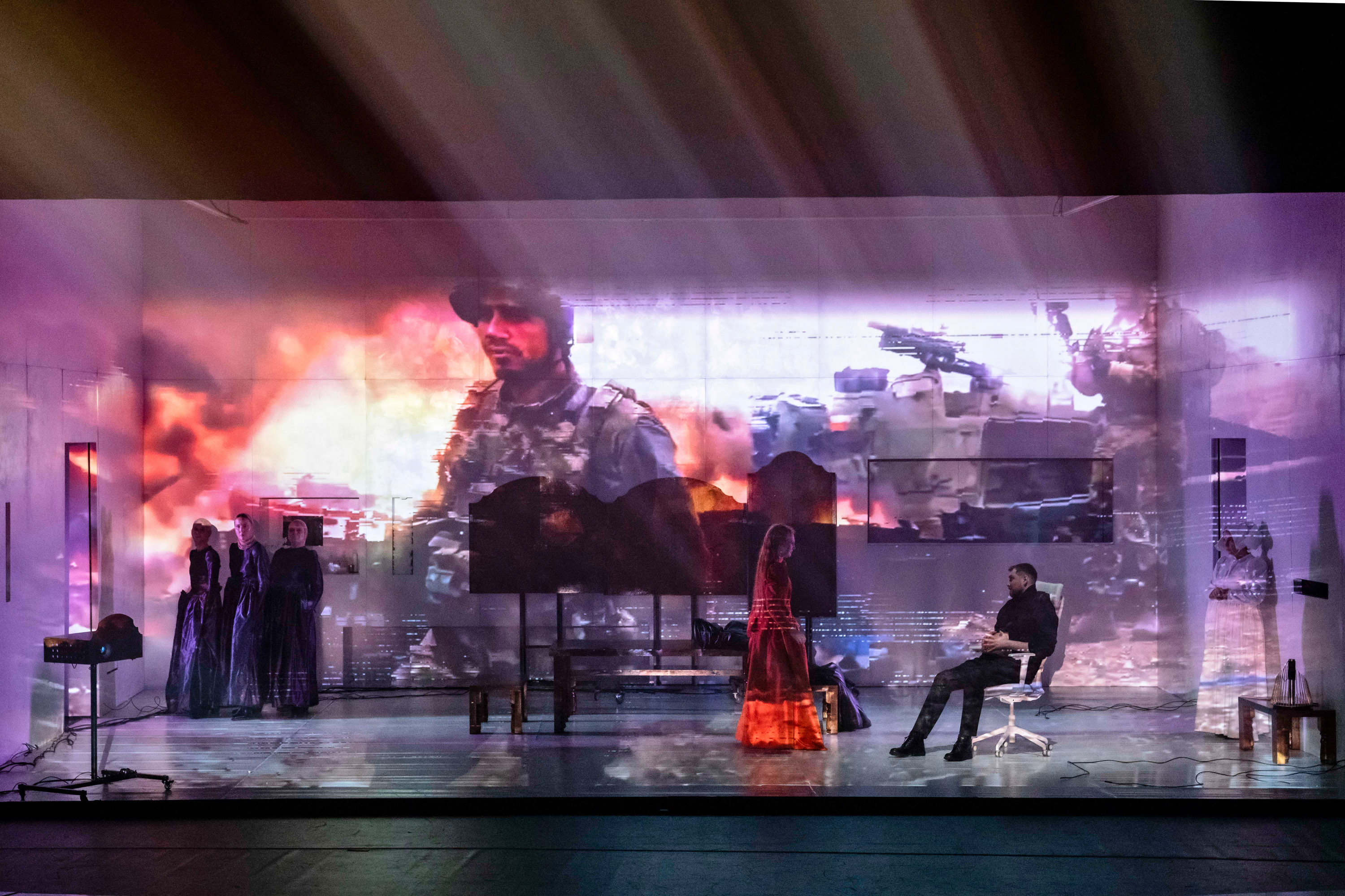 Skats no Čehova teātra izrādes "Lēdija Makbeta" (2025, rež. Laura Groza) // Foto – Kristaps Kalns